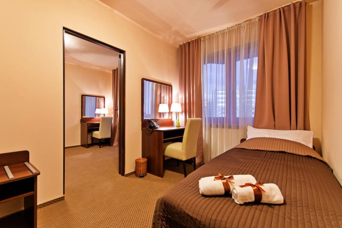 Hotel Wiatraczna Warsaw Exterior photo
